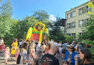 Zabawy na dmuchanym zamku