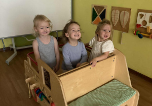 Dzieci z grupy Nutki podczas zajęć i zabaw ruchowych