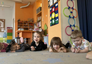 Dzieci z grupy Nutki podczas zajęć i zabaw ruchowych