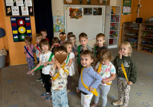 Dzieci z grupy Nutki podczas zajęć i zabaw ruchowych