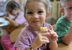 Dzieci z grupy Nutki podczas zabaw i zajęć