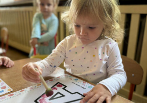 Dzieci z grupy Nutki podczas zabaw i zajęć