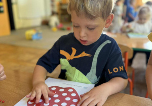 Dzieci z grupy Nutki podczas zabaw i zajęć