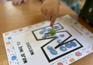 Dzieci z grupy Nutki podczas zabaw i zajęć