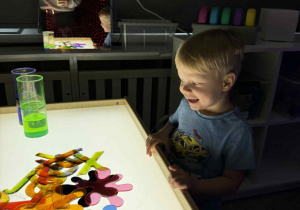 Dzieci z grupy Nutki podczas zabaw i zajęć