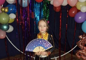 Dzieci podczas balu karnawałowego