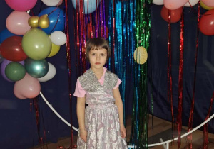 Dzieci podczas balu karnawałowego