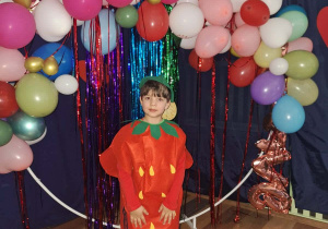 Dzieci podczas balu karnawałowego