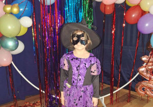 Dzieci podczas balu karnawałowego