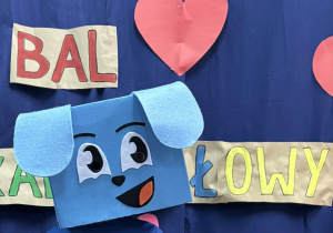 Dzieci w strojach karnawałowych