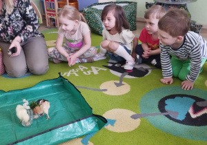 Dzieci z grupy Tygryski podczas warsztatów wiosennych