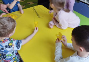 Dzieci z grupy Tygryski podczas warsztatów wiosennych