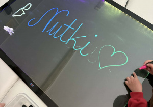 Dzieci z grupy Nutki w Sali Doświadczania Świata