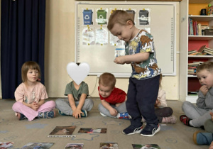 Dzieci podczas zajęć dydaktycznych