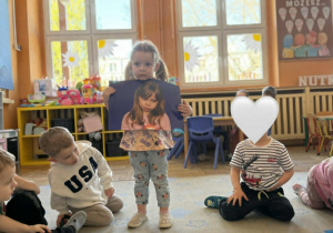 Dzieci podczas zajęć dydaktycznych