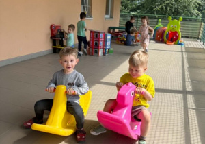 Dzieci z grupy Nutki podczas zajęć i zabaw