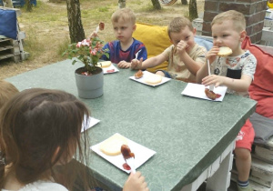 Dzieci z grupy Tygryski podczas wycieczki