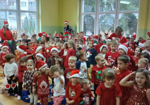 Dzieci podczas mikołajkowego koncertu