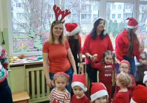 Dzieci podczas mikołajkowego koncertu