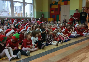 Dzieci podczas mikołajkowego koncertu