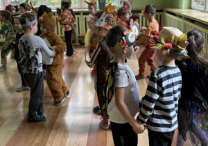 Dzieci z grupy "Pszczółki" na Balu Jesieni