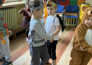 Dzieci z grupy "Pszczółki" na Balu Jesieni