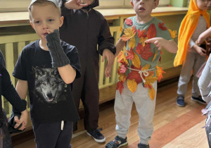 Dzieci z grupy "Pszczółki" na Balu Jesieni