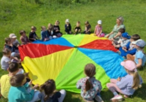 Dzieci z grupy "Liski" na pikniku w parku