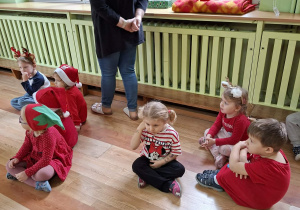 Zabawy mikołajkowe przy muzyce