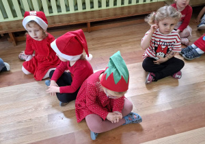 Zabawy mikołajkowe przy muzyce