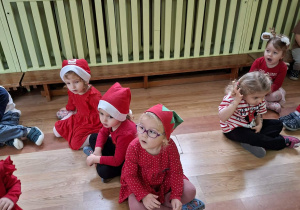 Zabawy mikołajkowe przy muzyce