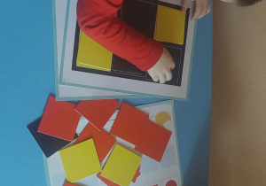 Dziecko podczas zajęć terapeutycznych