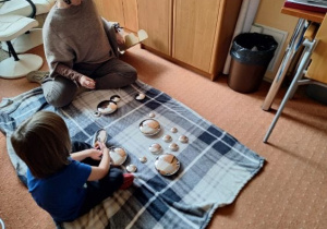 Dziecko podczas zajęć terapeutycznych